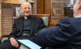 Mons. Fernando Ocáriz durant una entrevista.