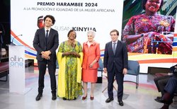 Susan Kinyua en la entrega del Premio Harambee 2024.