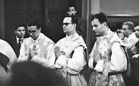 Álvaro del Portillo, José María Hernández Garnica y José Luis Múzquiz, el día de su ordenación sacerdotal