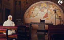 El Papa León XIV invita a rezar por los sacerdotes en la intención de abril.
