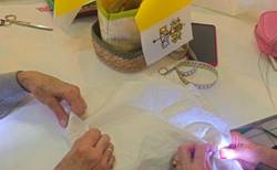 Voluntarias que confeccionaron los ornamentos para la Misa de Gran Canaria, en la visita del Papa a España.