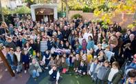 Familias reunidas en la inauguración del Cobijo de Nuestra Señora de Prado Norte
